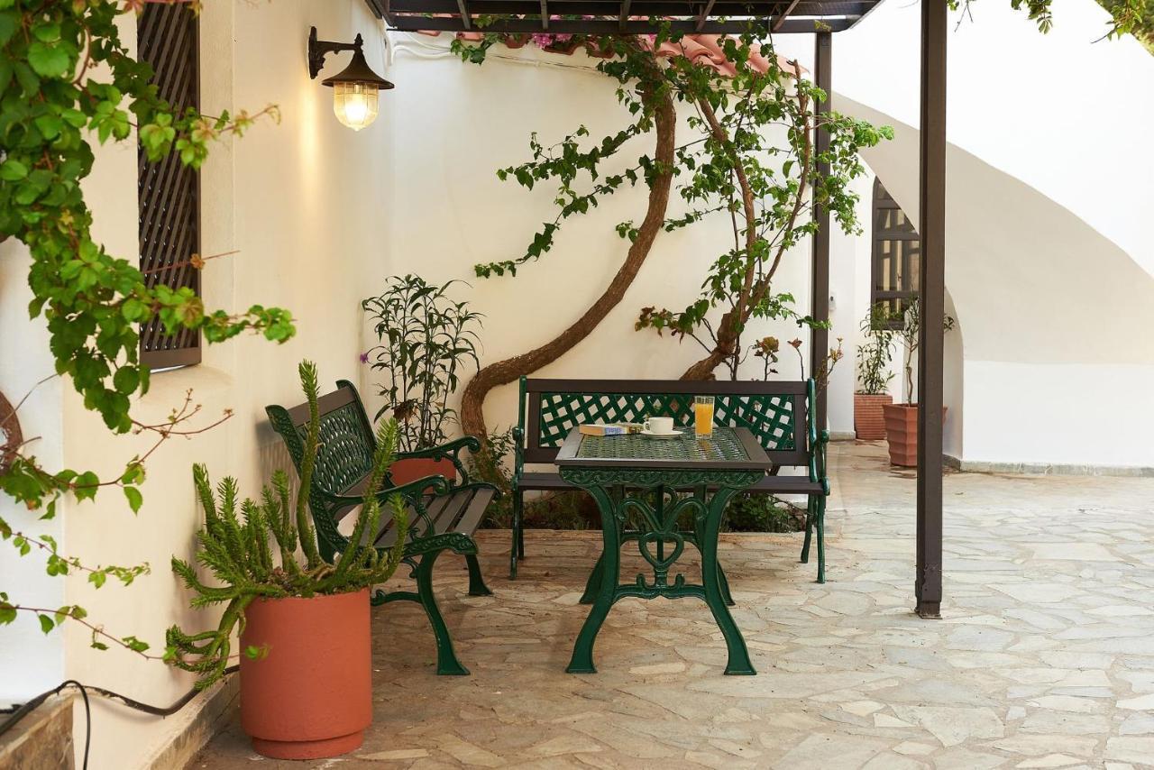 Afroditi Hotel Плакіас Екстер'єр фото