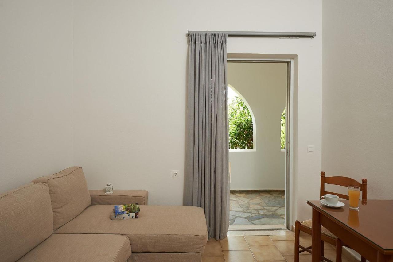 Afroditi Hotel Плакіас Екстер'єр фото