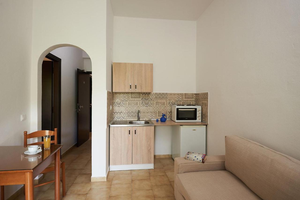 Afroditi Hotel Плакіас Екстер'єр фото
