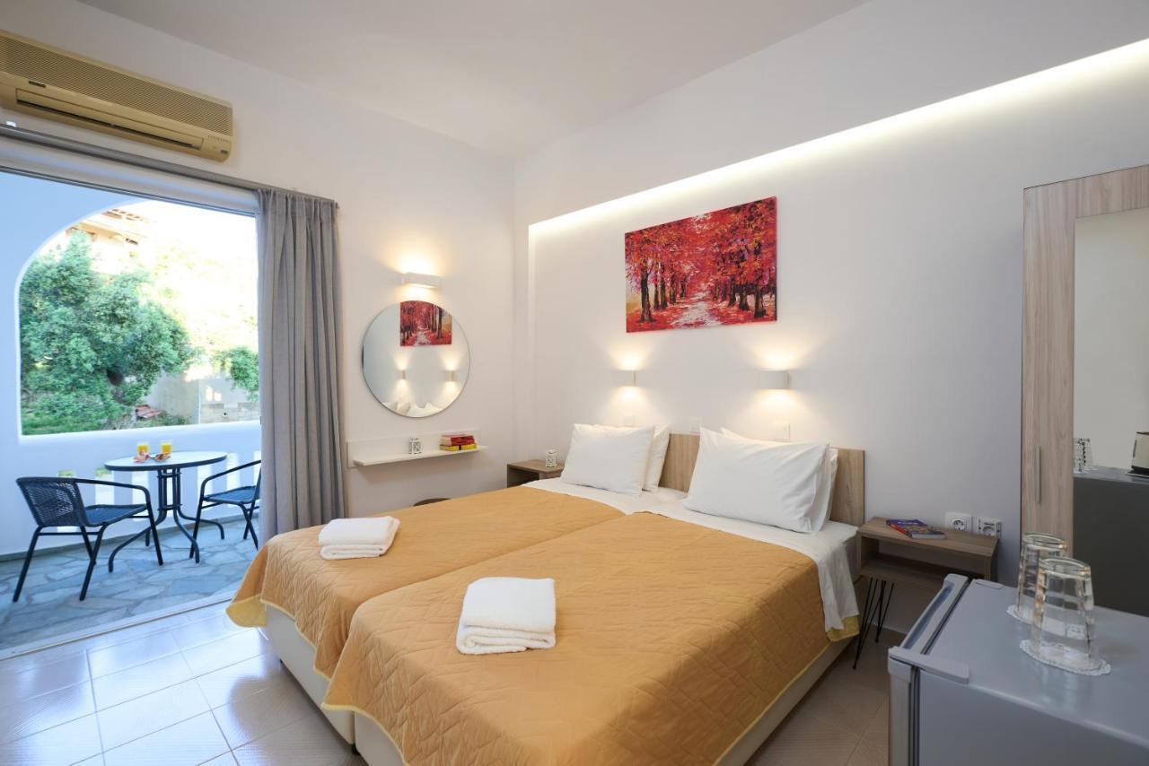 Afroditi Hotel Плакіас Екстер'єр фото